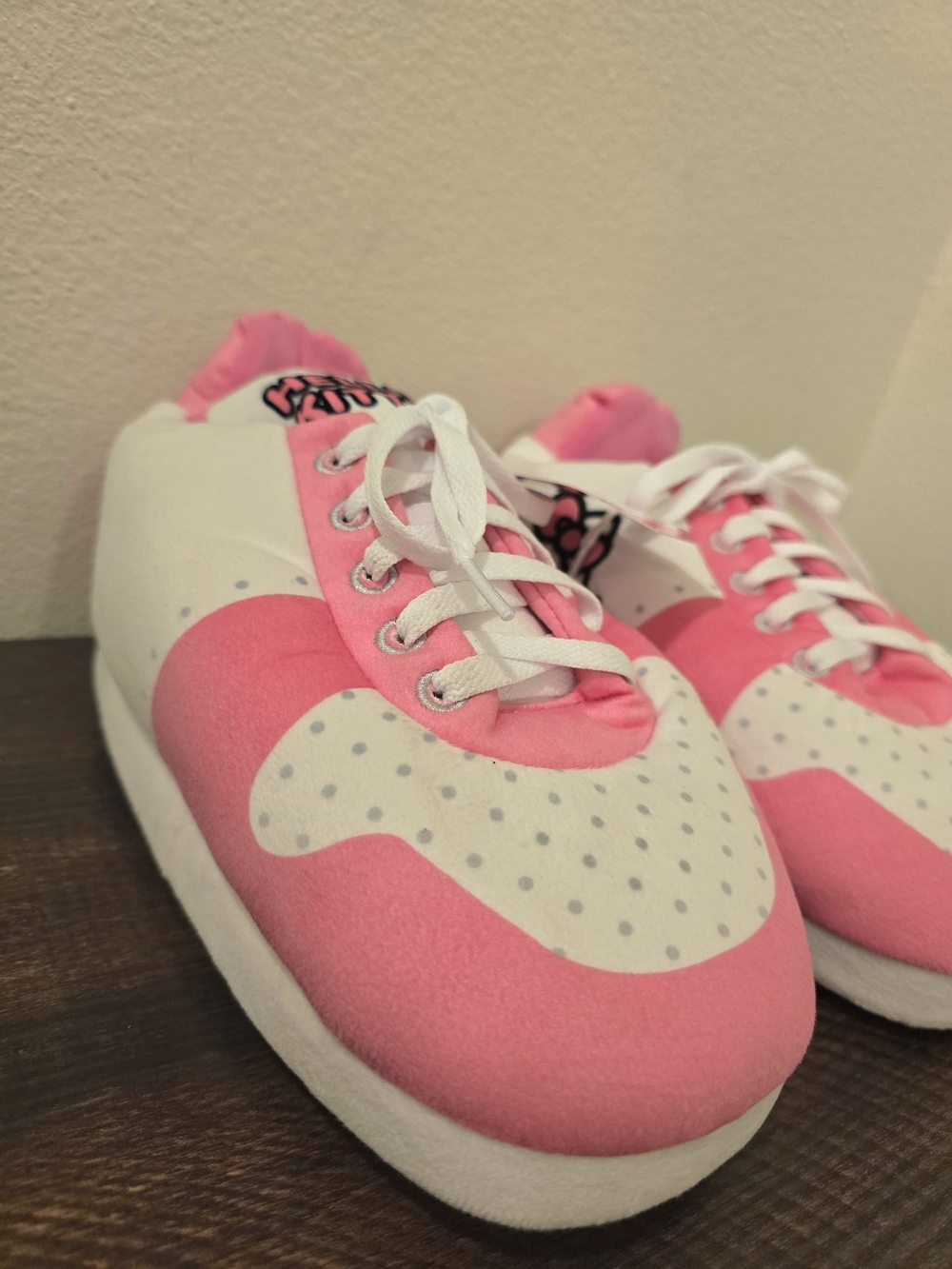 Sanrio‎ Hello Kitty Sneaker Slippers Pink White Youth Kids Size 2/3